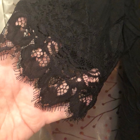 ☀️2 for $15☀️Cute lace trimmed black top - Picture 3 of 3